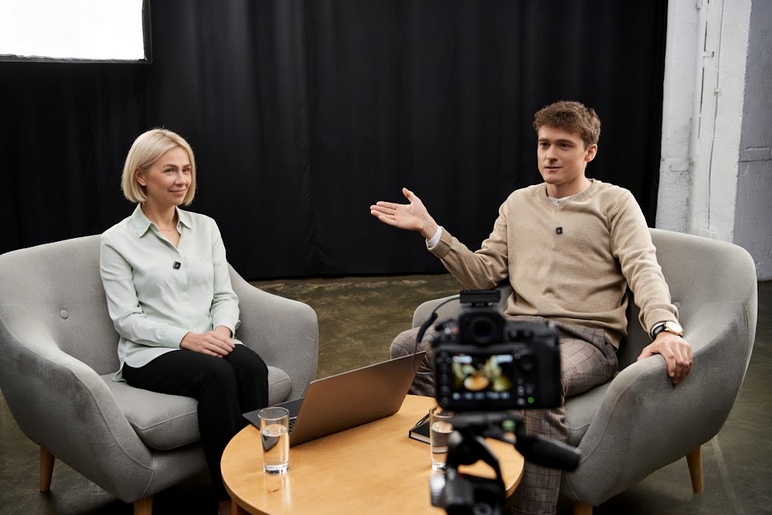 Luucco Airmic Wireless Lavalier Microphone – Clear Audio for Video & Streaming